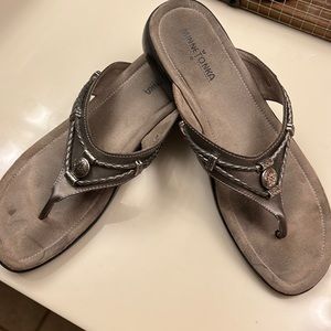 Minnetonka Silverbay sandals/flip flops. Pewter metallic leather.